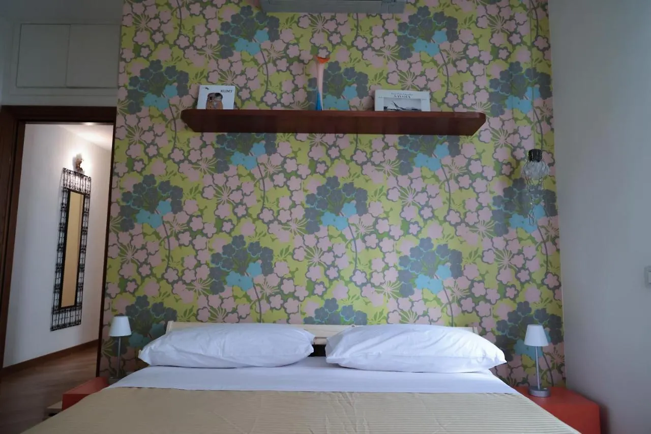 Flower Mini Casa 10 Minuti Dal Mare E Dal Centro Citta Apartment Naples Italy
