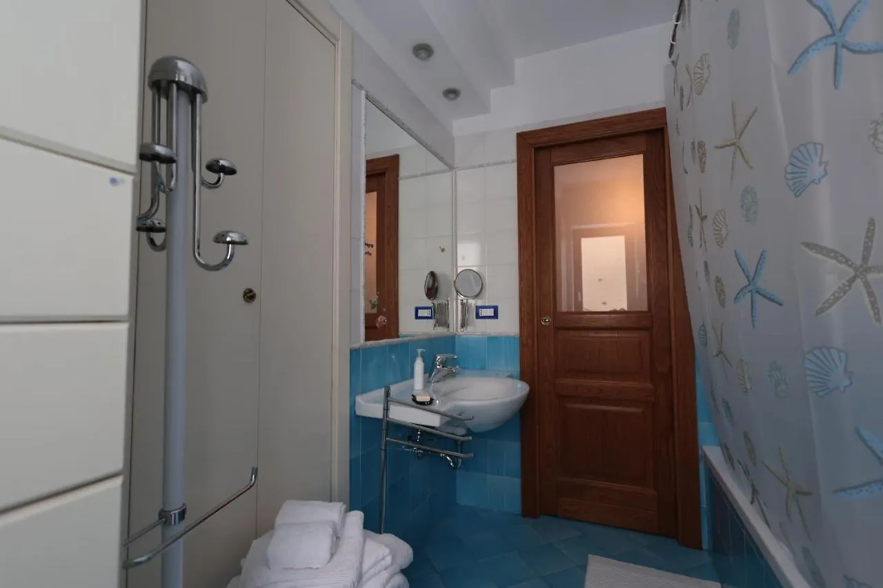 Flower Mini Casa 10 Minuti Dal Mare E Dal Centro Citta Apartment Naples